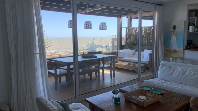 Departamento en alquiler en Manantiales a pasitos del agua y del centro.